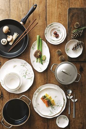 ▲ ⓒ로얄 아젤리아 4인 홈세트(사진=한샘 제공)