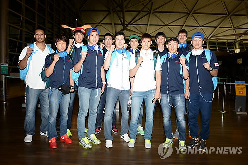 ▲ 유재학 감독이 이끄는 남자 농구 대표팀 선수들ⓒ연합뉴스