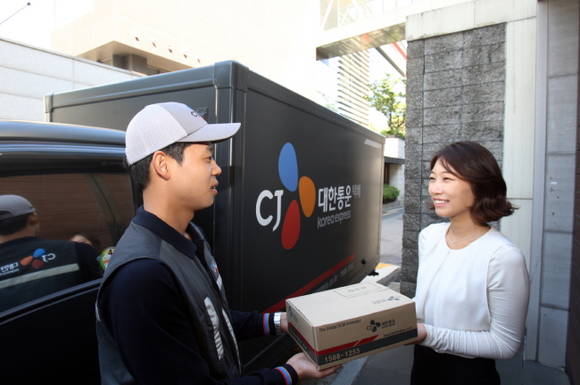 ▲ 추석 전에 배송을 완료해야 하는 물건은 가급적 29일 이전에 보내는 것이 좋다. ⓒ CJ대한통운 제공.