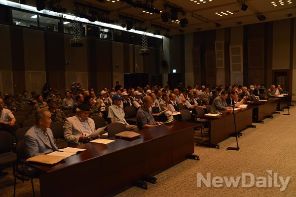 ▲ ‘역사교과서 바로세우기’ 6차 애국포럼에 참석한 애국시민들  ⓒ뉴데일리=유경표 기자