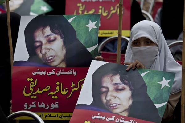 ▲ IS가 미국여성 몸값과 함께 석방을 요구한 아피아 시디키는 살라피스트 내에서는 유명인사다. 사진은 뉴욕에서 벌어진 아피아 시디키 석방요구 시위 [사진: 해외언론 보도화면 캡쳐]