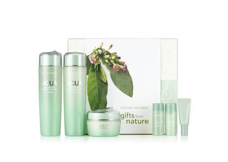 ▲ ⓒ슈퍼 아쿠아 맥스 컴비네이션 기획세트(사진=네이처리퍼블릭 제공)