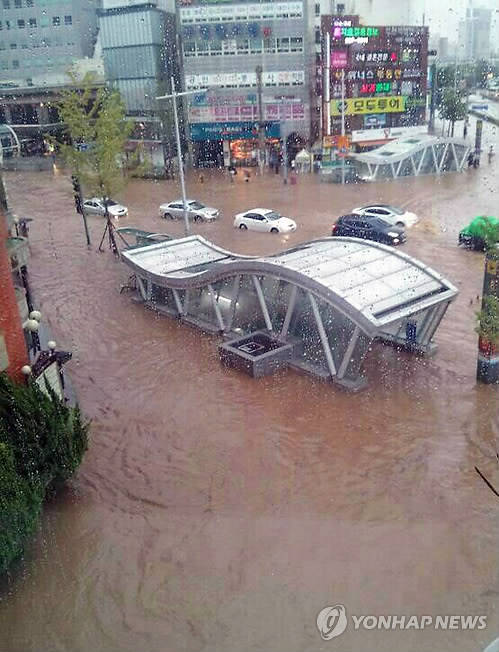 ▲ 물에 잠긴 도로 ⓒ연합뉴스