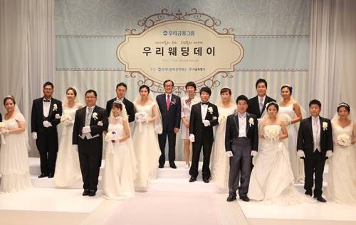 ▲ 우리금융이 주최한 다문화가족 합동결혼식 '우리웨딩데이' 모습. ⓒ 우리금융그룹 제공