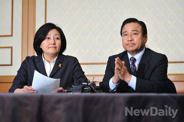 박영선 새정치민주연합 원내대표(왼쪽), 이완구 새누리당 원내대표(오른쪽). ⓒ이종현 기자