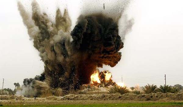 ▲ 美공군이 모술댐 인근의 IS에 대한 공습을 재개했다. 사진은 과거 이라크 전쟁 당시 폭격 장면. [사진: 美공군]
