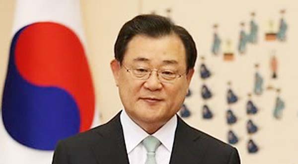 ▲ 이병기 원장의 국정원은 어떤 방향으로 갈까. 임명 직후 아베 총리를 면담하는 이병기 당시 주일대사 [사진: 당시 MBC 보도화면 캡쳐]