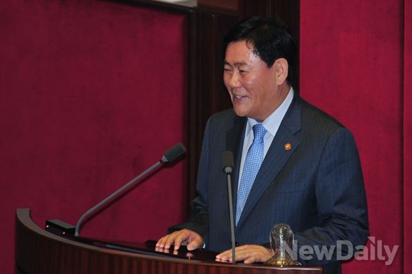 ▲ 최경환 경제 부총리가 정기 국회 개회식에서 인사말을 하고 있다.ⓒ이종현 기자