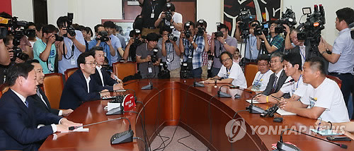 ▲ ▲ 김병권 세월호 가족대책위원장이 1일 국회에서 열린 새누리당과의 3차면담에서 모두발언하고 있다. ⓒ연합DB