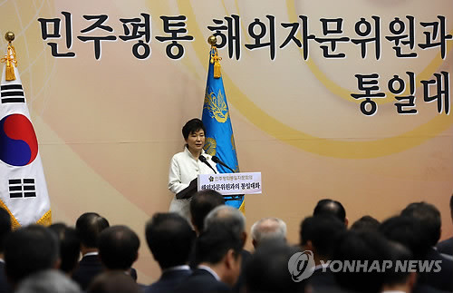 박근혜 대통령은 2일 “이제 북한이 닫힌 문을 열고 나올 때”라고 말했다.  ⓒ 연합뉴스