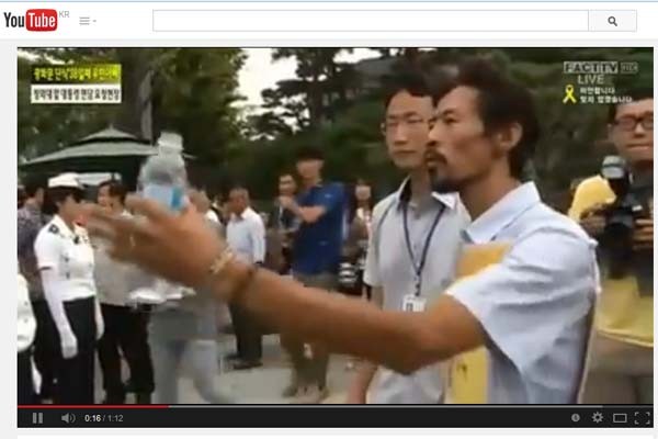 ▲ 공개 후 논란이 된 김영오 씨의 청와대 앞 욕설 영상. [사진: 유튜브 화면 캡쳐]