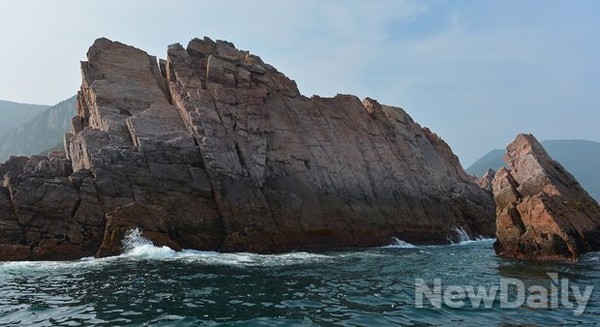 ▲ 병풍바위 ⓒ뉴데일리 정상윤