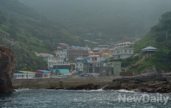 ▲ 홍도2리 입구. 1리에서 배를 타거나 산을 넘어야 갈 수 있다  ⓒ 뉴데일리 정상윤