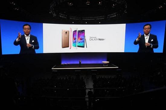 ▲ 삼성전자의 전략 스마트폰 갤럭시 노트4가 공개됐다.ⓒ삼성전자 제공