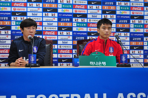 ▲ 신태용 코치와 이동국 선수(오른쪽).ⓒ뉴데일리 윤희성 기자