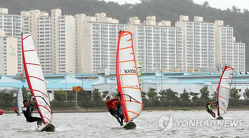 ▲ 윈드서핑하는 모습.ⓒ연합뉴스