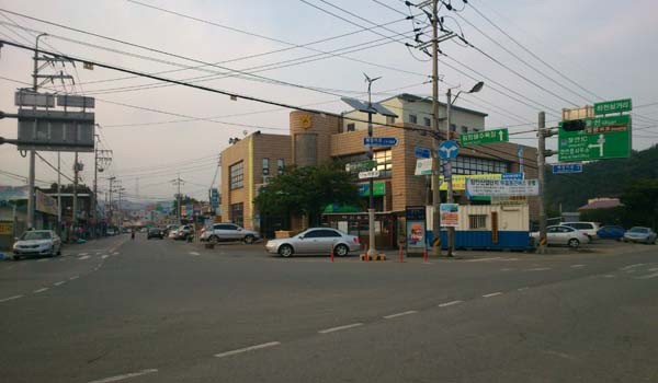 ▲ 좌천마을 삼거리. 지난 8월 25일에는 이곳이 모두 물에 잠겼었다고 한다. [사진: 뉴데일리]