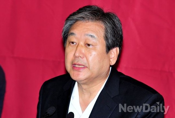 ▲ ▲ 김무성 대표는 11일 추석 연휴가 끝났지만, 여전히 세월호 정국에 묶여 132일째 장기 표류 중인 국회와 관련해 "이번 주말까지 (세월호 특별법) 협상을 매듭지어야 한다"고 밝혔다.ⓒ이종현 기자