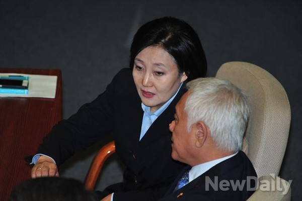 ▲ 이상돈 중앙대 명예교수는 지난 5월 한 매체에 기고한 칼럼에서 "박영선 의원이 야당을 이끌게 됨에 따라 야당의 지리멸렬 상태도 끝이 났다"고 전망한 바 있다. ⓒ이종현 기자