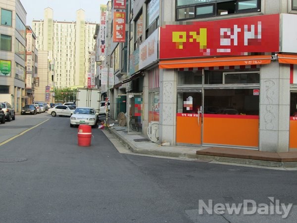 ▲ 11일 오후, 경기 안산시내 모습. 도심 거리가 텅 비어 있다.ⓒ 유경표 기자