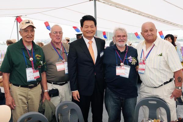 ▲ 송영길 前인천시장도 인천상륙작전 재연 행사는 지원하고 참여했다. [사진: 송영길 前인천시장 블로그 캡쳐]