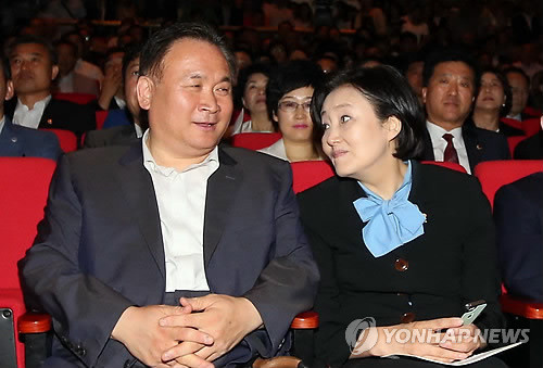 ▲ 박영선 원내대표 사퇴를 부르짖고 있는 새정치민주연합 이상민 의원. ⓒ연합뉴스DB