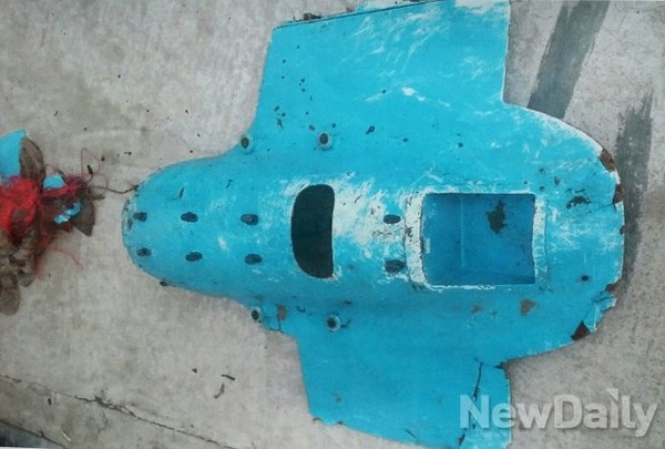 ▲ 15일 백령도 인근해상에서 발견된 무인기 잔해ⓒ합참