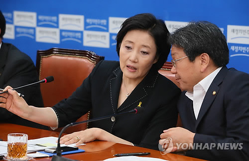 ▲ 새정치민주연합 박영선 원내대표와 강기정 의원ⓒ연합뉴스