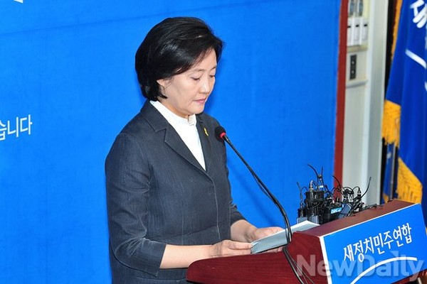 ▲ 새정치민주연합 박영선 국민공감혁신위원장이 17일 국회 당대표실에서 당무 복귀를 선언하고 있다. ⓒ정재훈 기자