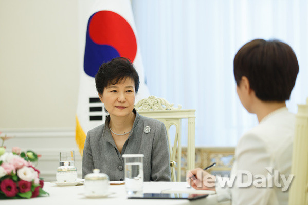 박근혜 대통령은 17일 로이터통신과의 인터뷰에서 