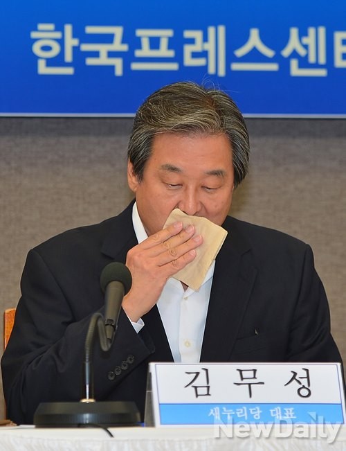 ▲ 김무성 새누리당 대표는 18일 3주째 공전중인 국회 정상화 관련해 “단독국회, 반쪽국회는 가급적 피해야 한다”며 야당의 협조를 촉구했다. ⓒ이종현 기자