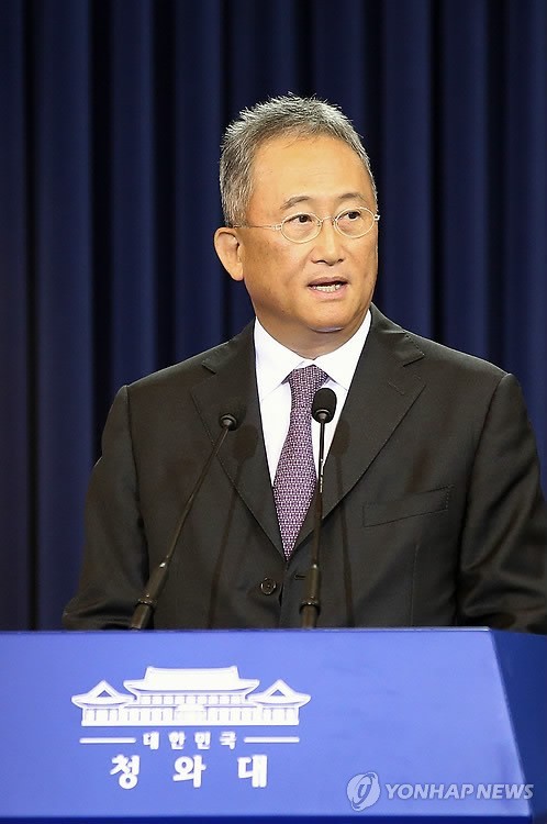 ▲ 청와대가 미국 마이크로소프트(MS)사의 아시아 데이터센터의 부산 유치가 거의 성사 단계에 있다고 밝혔다. 사진은 청와대 윤창번 미래전략수석. ⓒ 연합뉴스