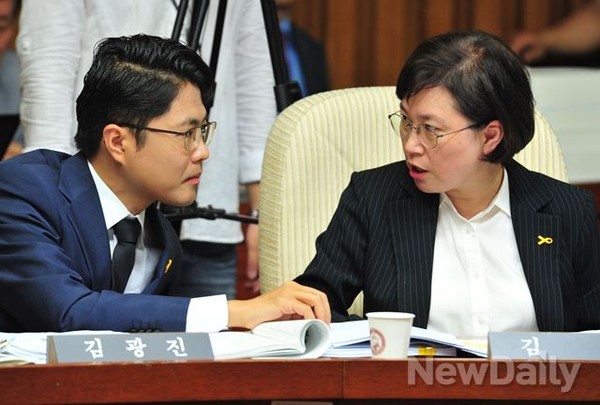 ▲ 새정치민주연합 김현 의원(오른쪽)과 김광진 의원. ⓒ이종현 기자