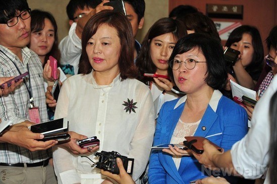 ▲ 새정치민주연합 김현 의원(오른쪽)과 진선미 의원. ⓒ이종현 기자