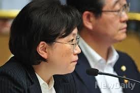 ▲ 네티즌들은 SNS상에서 김현 의원과 세월호 유가족들을 향해 거침없는 비판의 목소리를 내고 있다. ⓒ이종현 기자