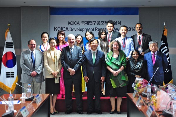 ▲ KOICA, GDN, 공모전 수상자들의 단체사진. [사진: KOICA 제공]