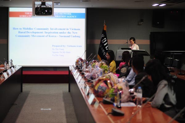 ▲ 공모전 수상자들이 시상식 후 연구결과를 발표하고 있다. [사진: KOICA 제공]