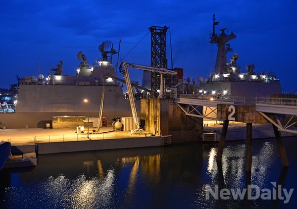 ▲ 새벽 6시 해군 2함대에서 출항 준비중인 왕건함.ⓒ정상윤 기자