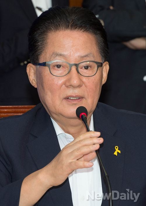 ▲ 22일 열린 새정치민주연합 첫 비상대책위원회 회의에서 발언하고 있는 박지원 비대위원. ⓒ이종현 기자