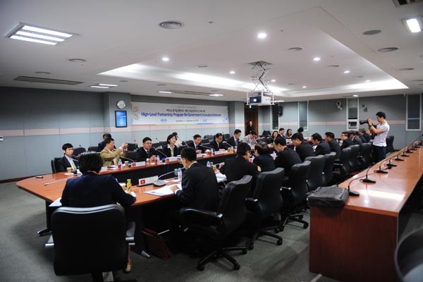 ▲ KOICA에서 '개혁연수'를 받고 있는 베트남 고위관료들 [사진: KOICA 제공]