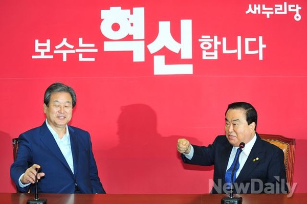 ▲ 새누리당 김무성 대표최고위원과 새정치민주연합 문희상 비상대책위원장이 22일 오후 국회 새누리당 대표최고위원 회의실에서 회동을 가지고 있다. ⓒ이종현 기자