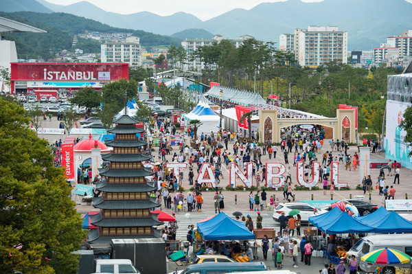 ▲ ⓒ ‘이스탄불 in 경주 2014’가 열린 행사장에는 11일 대회기간 동안 발디딜 틈이 없을 정도로 인산인해를 이뤘다. 