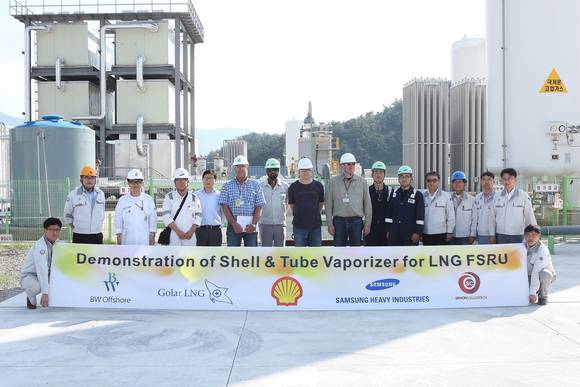 ▲ 삼성중공업은 지난 7월 선주사 관계자들을 초청한 가운데, LNG-FSRU 재기화기 시제품의 성능 테스트를 성공적으로 마쳤다. 사진제공=삼성중공업