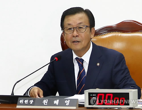 ▲ 국회 남북관계 및 교류협력 발전 특별위원회 원혜영 위원장이 15일 국회에서 열린 특위 공청회에서 모두 발언을 하고 있다.ⓒ연합뉴스