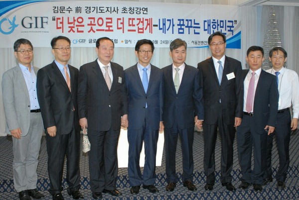 ▲ 새누리당 보수혁신위원회 위원장인 김문수 전 경기지사가 24일 오전 서울 강남구 삼성동 서울컨벤션센터에서 강연을 하고 있다.ⓒ글로벌정보포럼 제공
