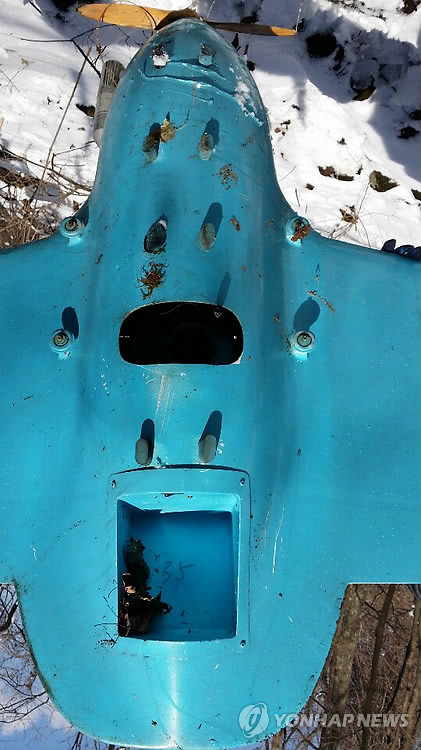 ▲ 강원도 삼척 야산에서 발견된 북한 무인기.ⓒ합참