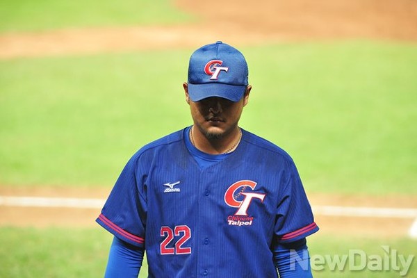 ▲ 1회를 막지 못하고 내려간 대만의 선발투수 왕야오린.ⓒ정재훈 기자