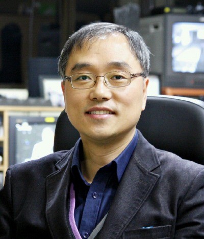 ▲ ⓒ교통문화 발전에 기여한 공로를 인정받아 대한교통학회장으로 부터 공로패를 받은 도기창 기자