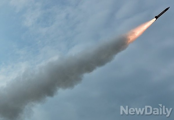 ▲ 이날 실사격 훈련에서 발사되는 패트리어트 미사일(PAC-2).ⓒ정상윤 기자