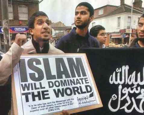 ▲ 세계 무슬림의 80% 이상이 수니파다. 이 가운데서도 ISIS나 알 카에다를 지지하는 세력들을 1%로만 봐도 그 숫자는 1,000만 명이 넘는다. [사진: 유럽서 시위 중인 수니파 살라피스트, 이슬람 감시단체 사이트 캡쳐]